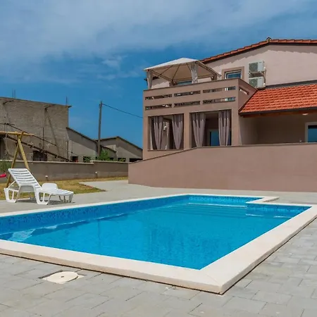 Krzak Apartment Nin