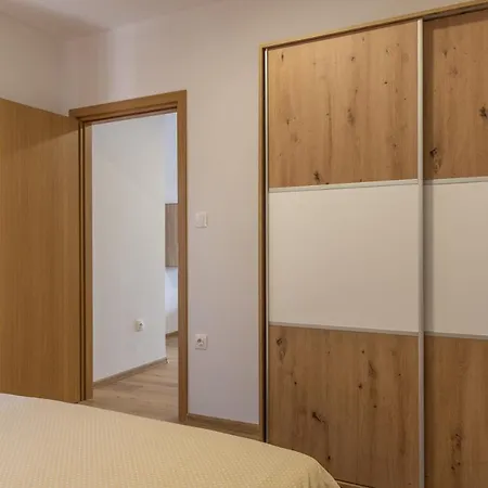 Krzak Appartamento Nin