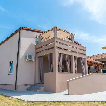 Krzak Apartment Nin