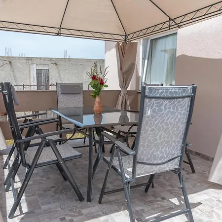 Krzak Apartment *